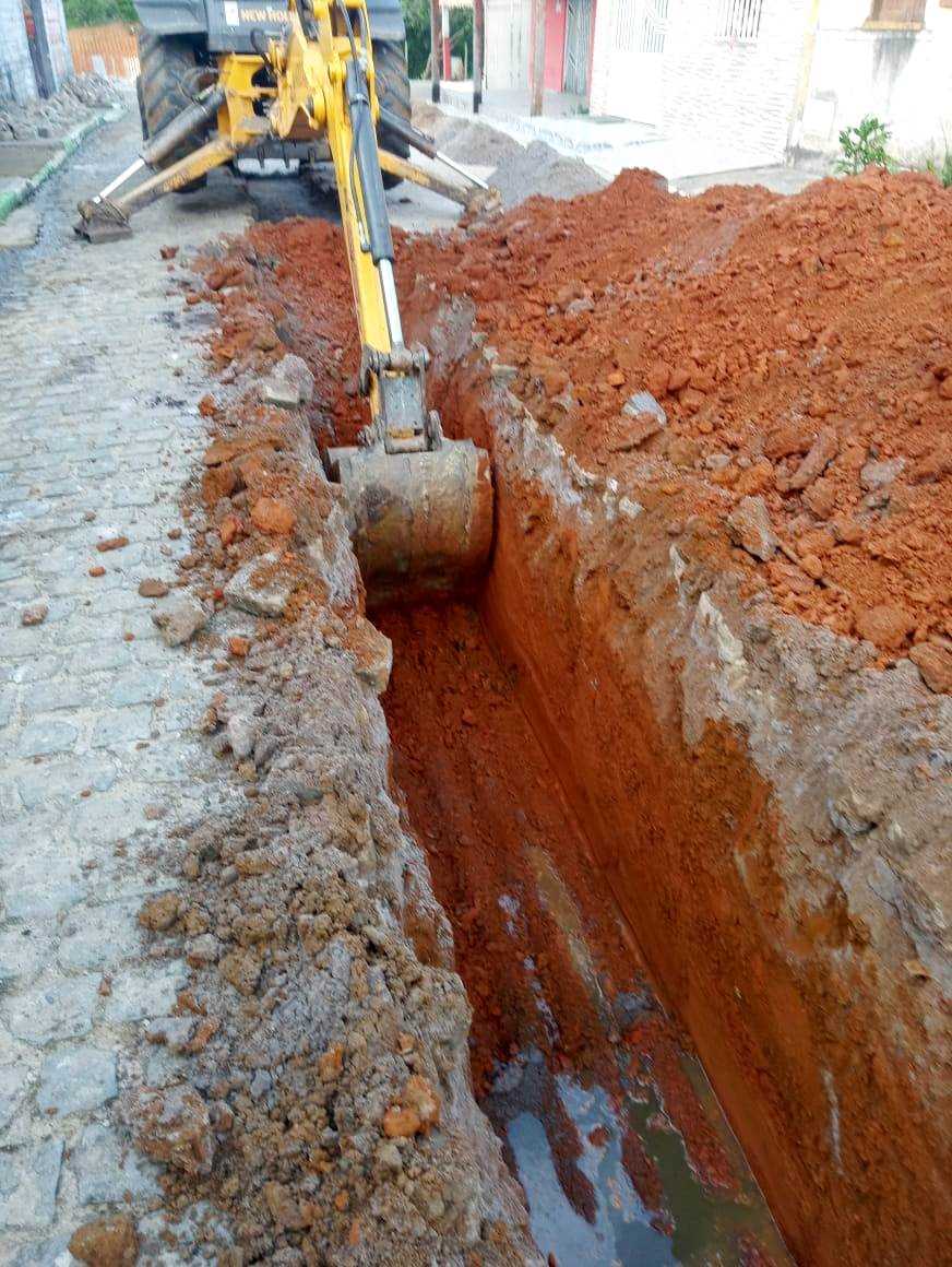 Camacã: Serviço de esgoto da Rua da Cooperativa em São João do Panelinha deixa moradores bastante felizes